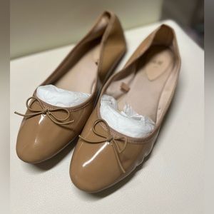 H&M beige ballet flats. Size US 8